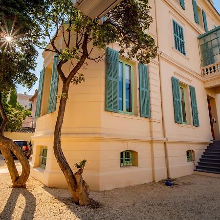 Banana'S Camp Vandrarhem Cannes Exteriör bild