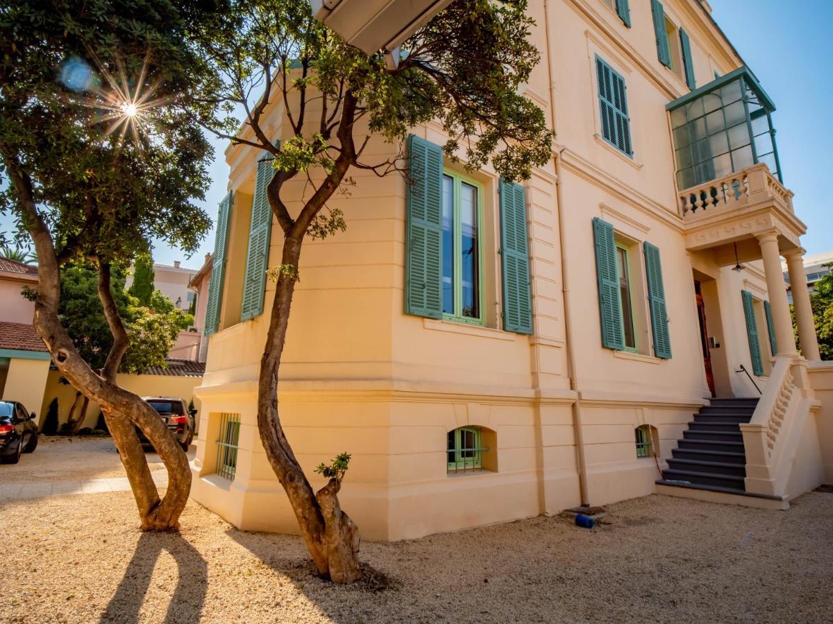 Banana'S Camp Vandrarhem Cannes Exteriör bild