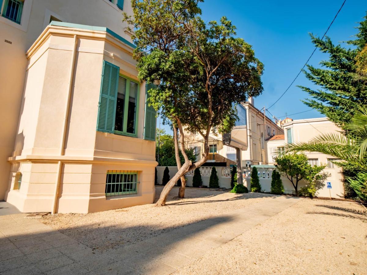 Banana'S Camp Vandrarhem Cannes Exteriör bild