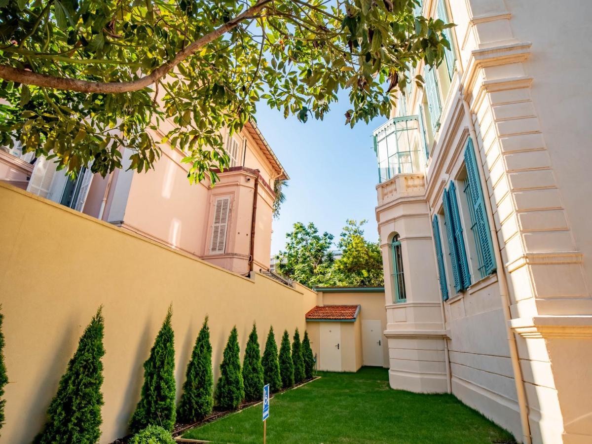 Banana'S Camp Vandrarhem Cannes Exteriör bild