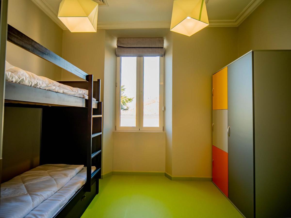 Banana'S Camp Vandrarhem Cannes Exteriör bild